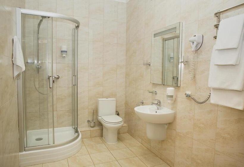 جناح جونيور, Stanislaviv