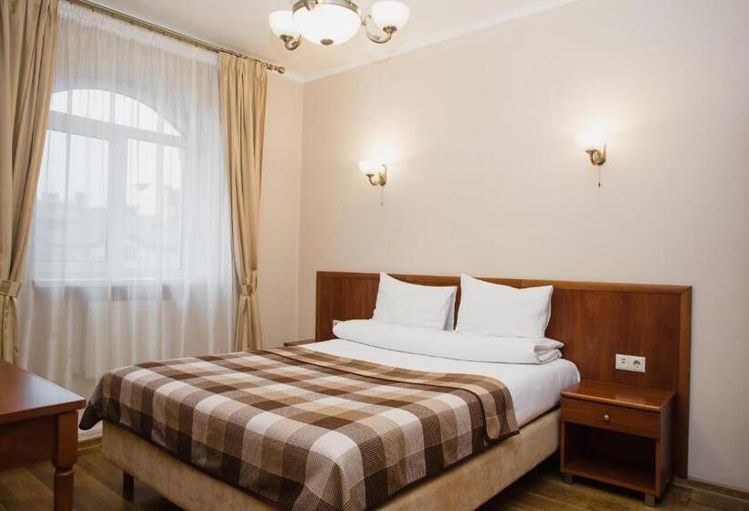 جناح جونيور, Stanislaviv