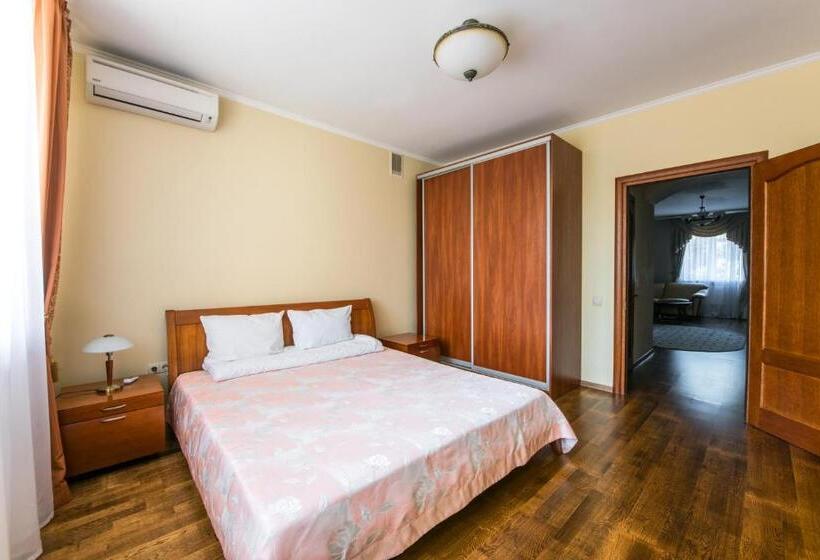 جناح, Stanislaviv