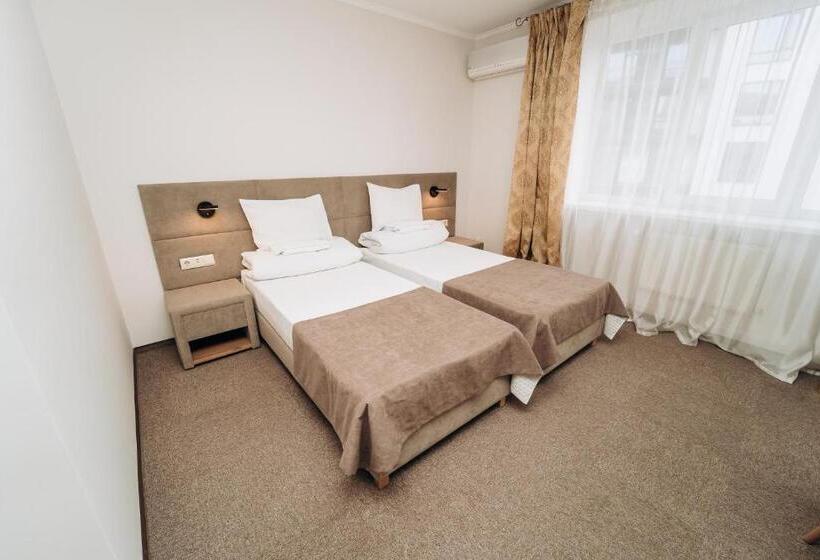 غرفة سوبيريور, Stanislaviv