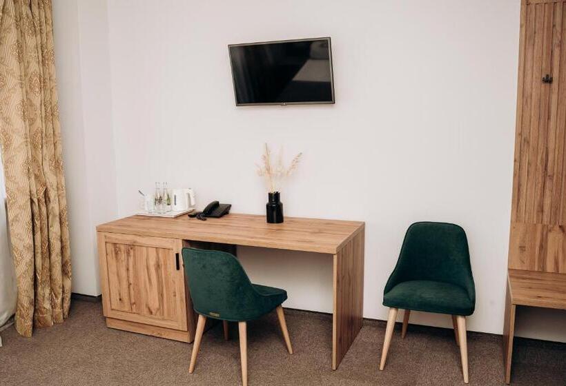 غرفة سوبيريور, Stanislaviv