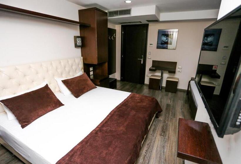 غرفة قياسية رباعية, Town House