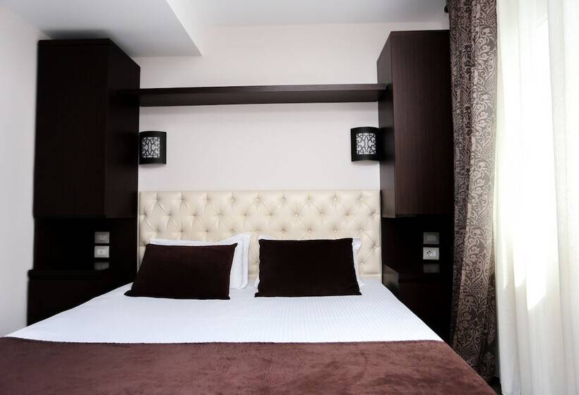 غرفة قياسية, Town House