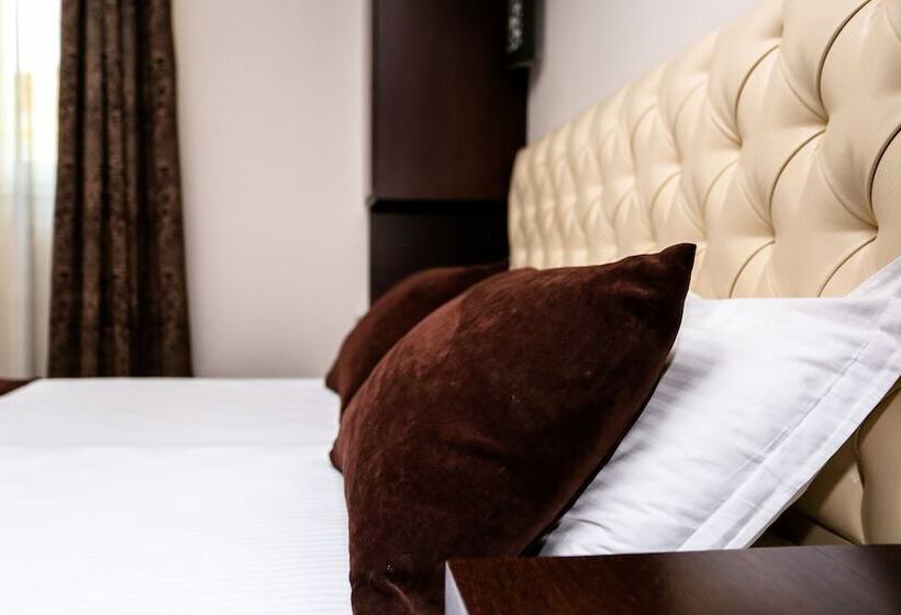 غرفة قياسية, Town House