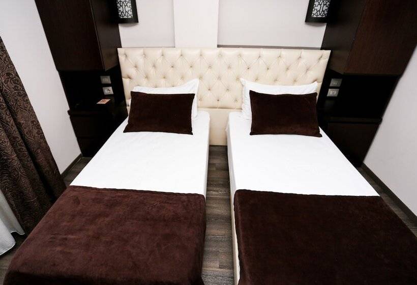 غرفة قياسية, Town House