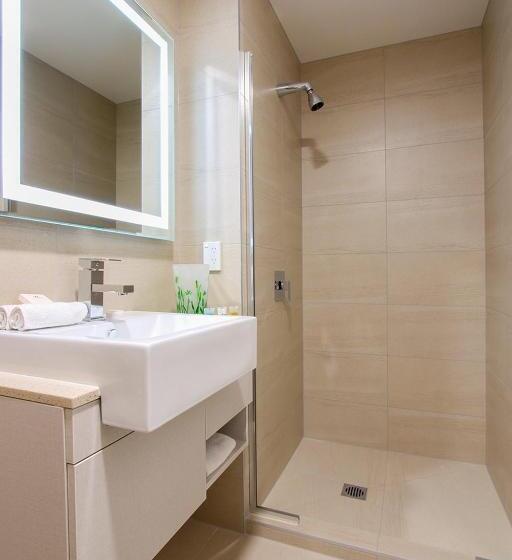 جناح, Vr Queen Street Hotel & Suites