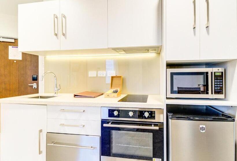 جناح, Vr Queen Street Hotel & Suites