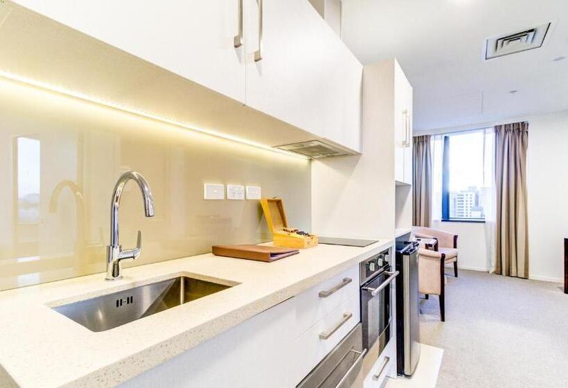 جناح, Vr Queen Street Hotel & Suites