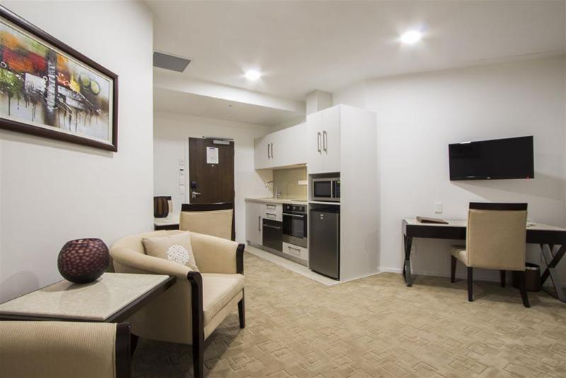 جناح, Vr Queen Street Hotel & Suites