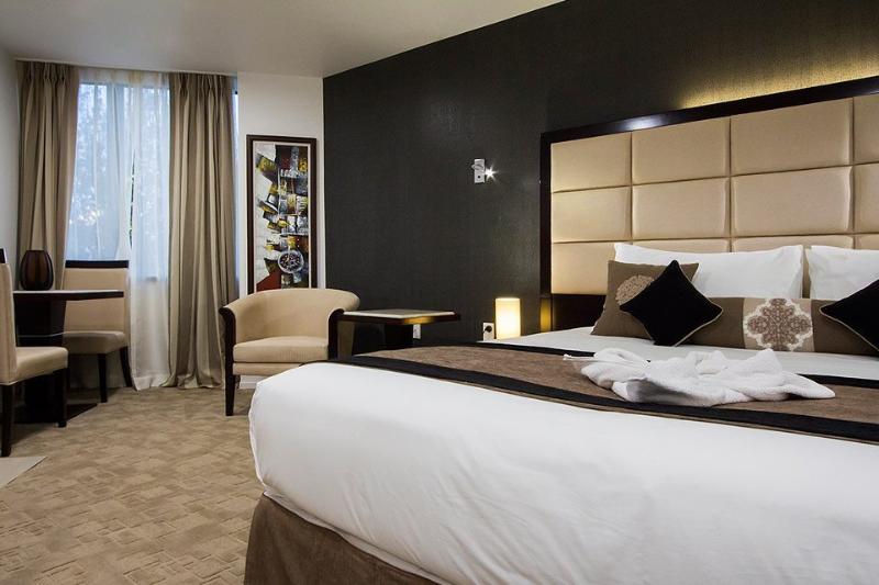 스위트, Vr Queen Street Hotel & Suites