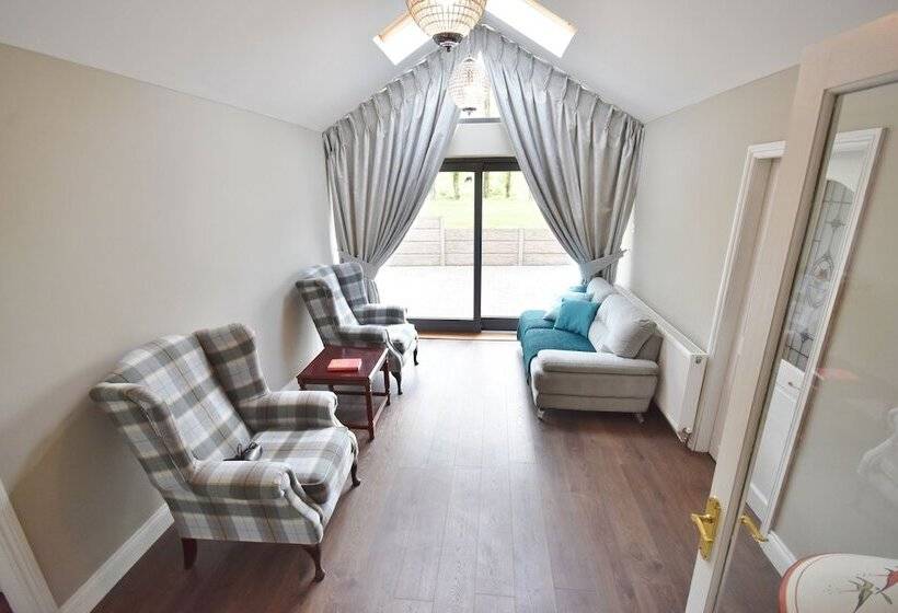 Семейный Номер, Knights Haven B&b
