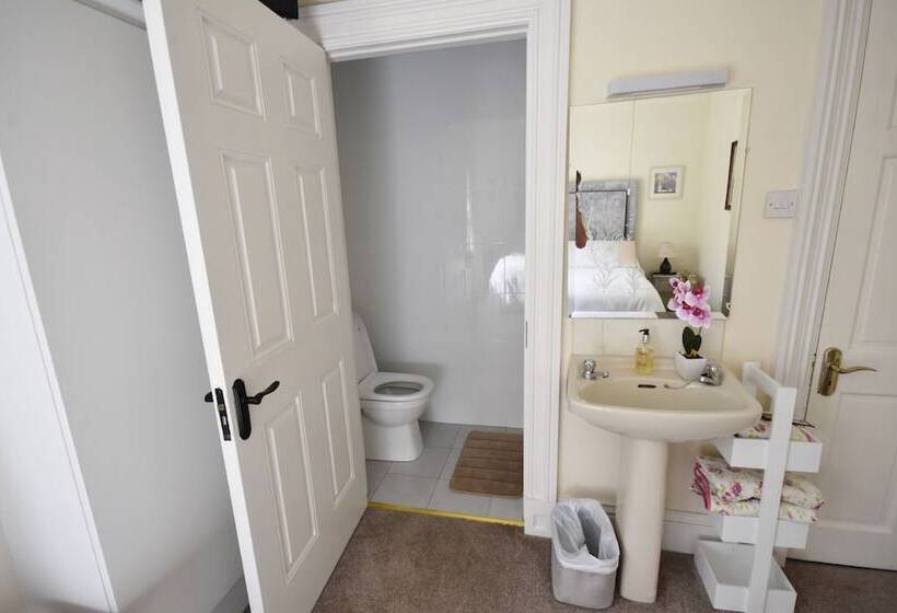 غرفة عائلية, Knights Haven B&b