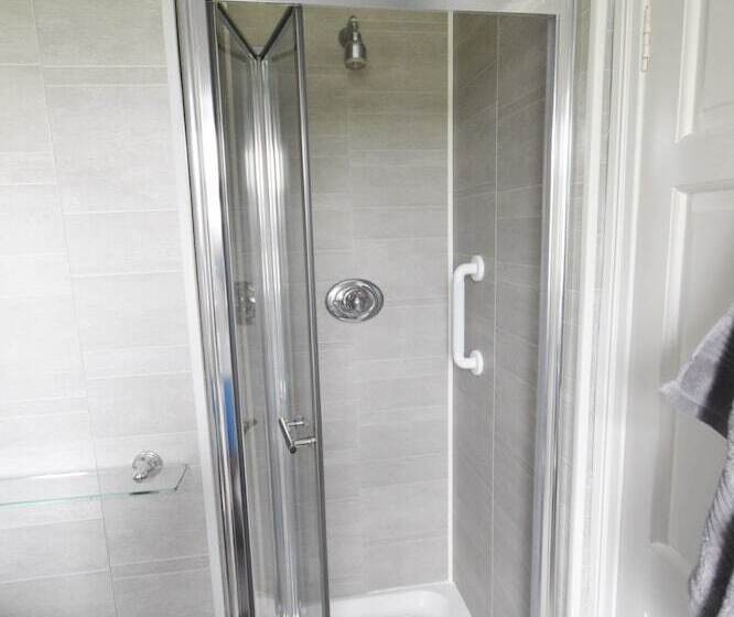 غرفة عائلية, Knights Haven B&b