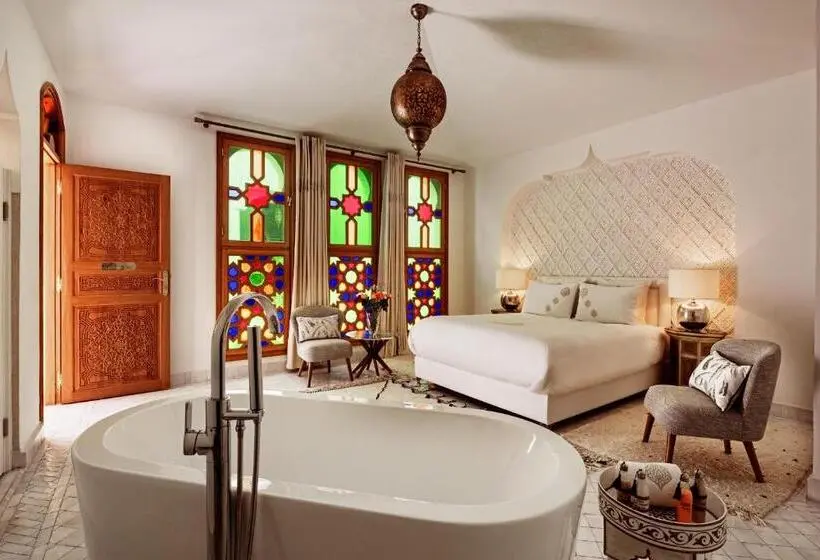 سوییت سوپریور, Emma S Riad