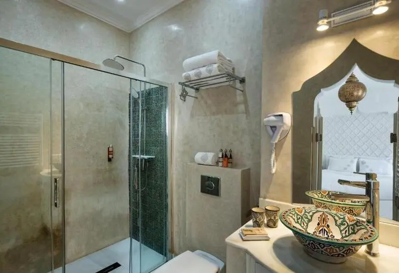 سوییت سوپریور, Emma S Riad