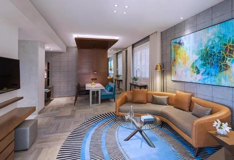 Suite King Bed