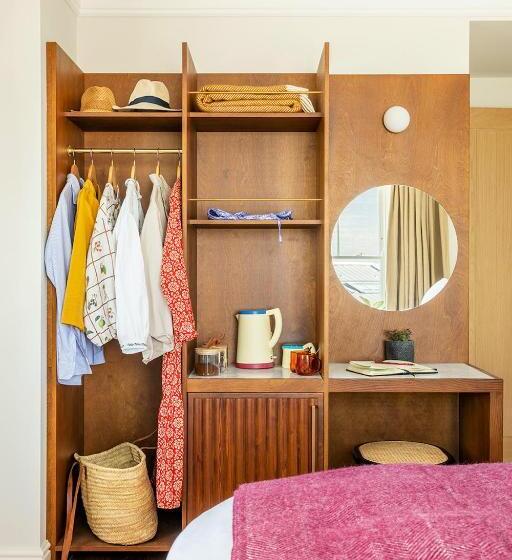 اتاق سوپریور با تخت بزرگ, Fort Road