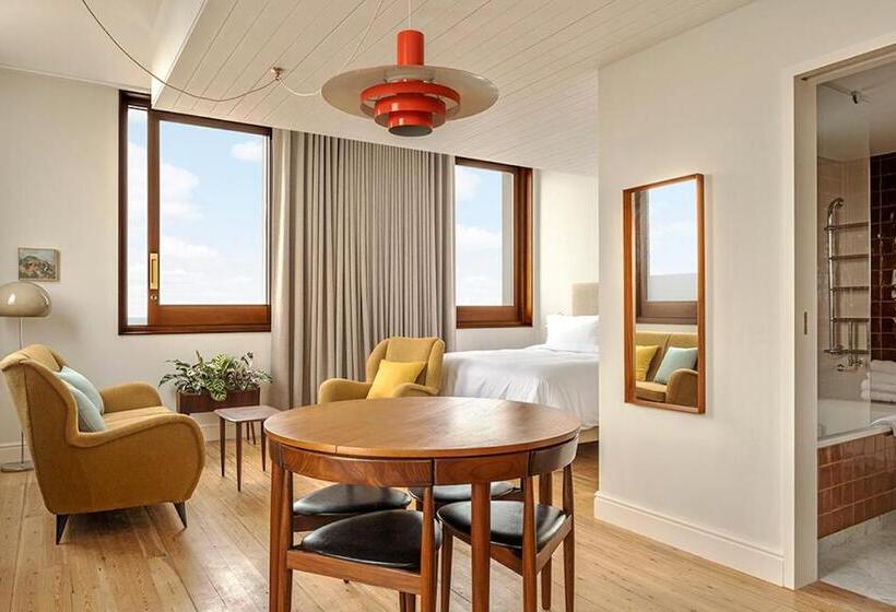 سوییت, Fort Road