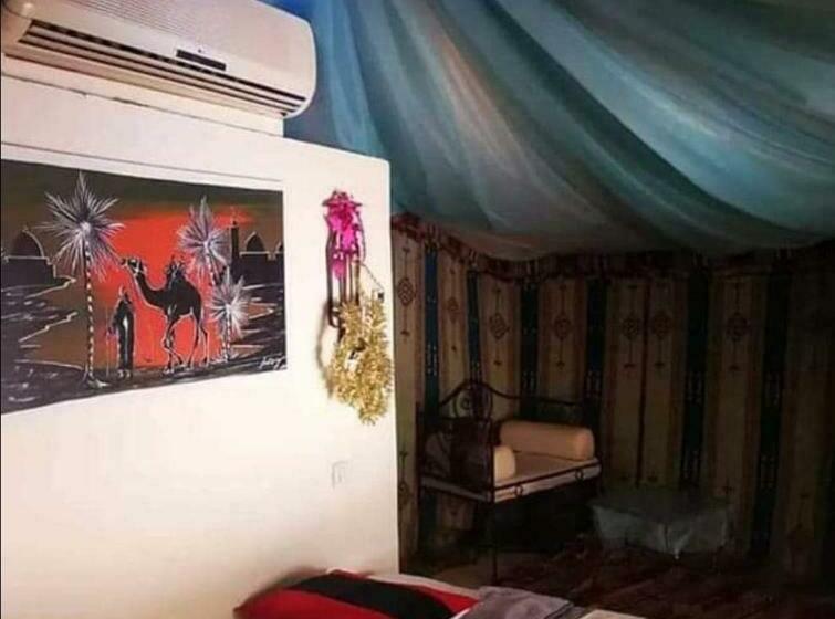 اتاق لوکس, Pansy