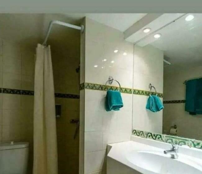 اتاق لوکس, Pansy