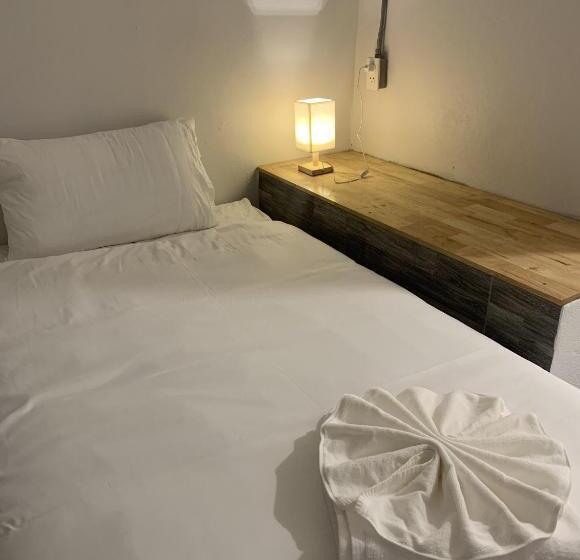 غرفة ديلوكس ثلاثية, Life Hotel Rong Khun