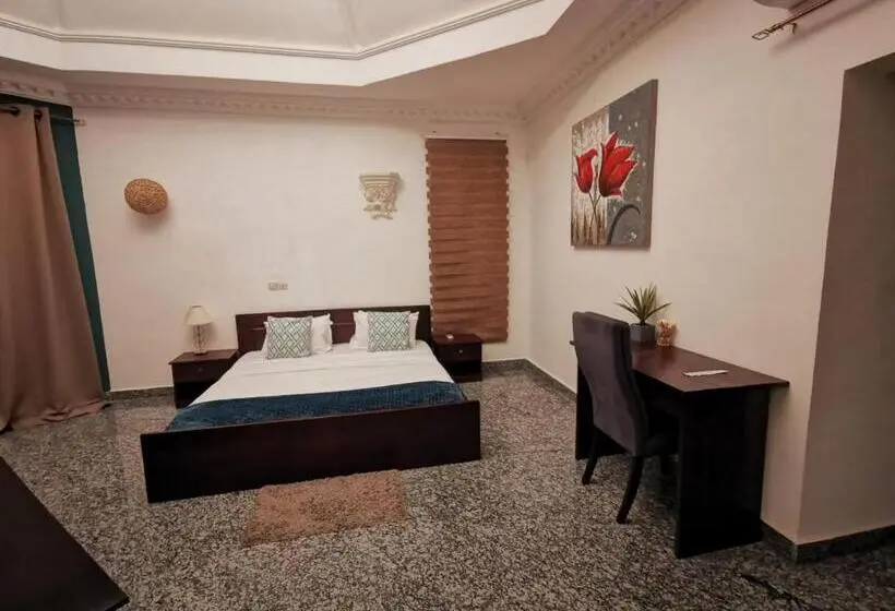 اتاق لوکس با تخت بزرگ, L Address