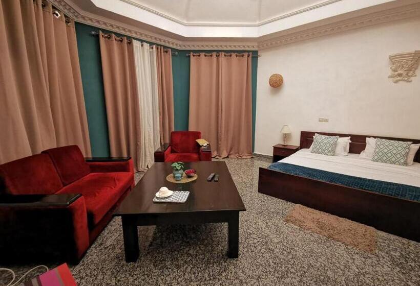 اتاق لوکس با تخت بزرگ, L Address