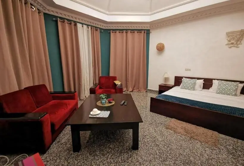 اتاق لوکس با تخت بزرگ, L Address