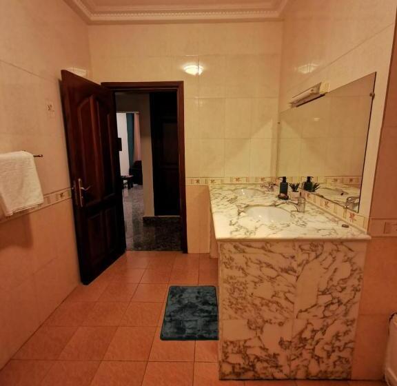 اتاق لوکس با تخت بزرگ, L Address