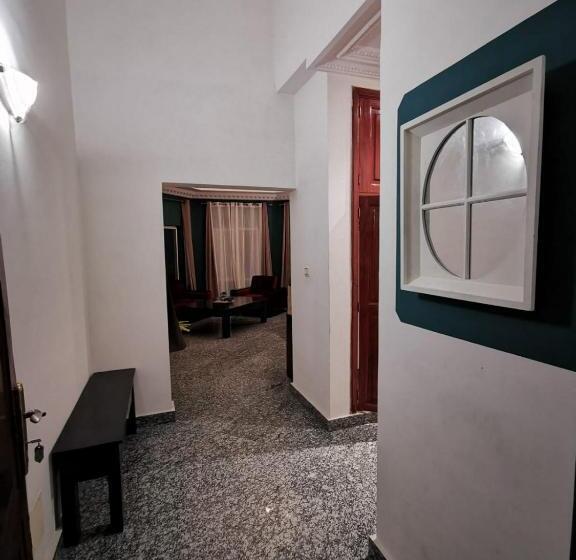 اتاق لوکس با تخت بزرگ, L Address