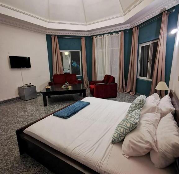 اتاق لوکس با تخت بزرگ, L Address