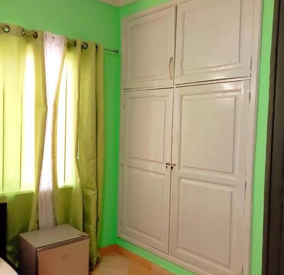 اتاق اکونومی, L Address