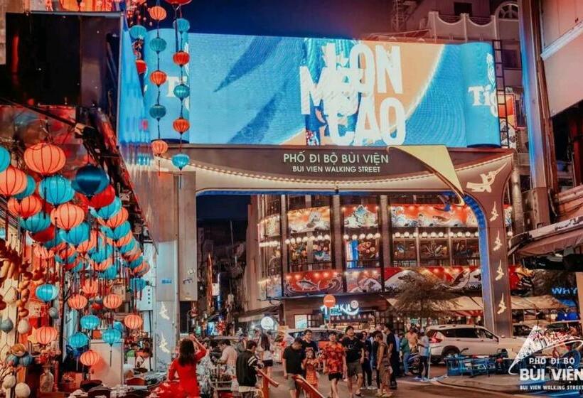 اتاق استاندارد, 102 House