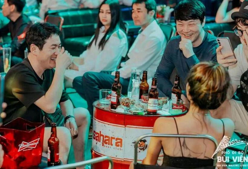 اتاق استاندارد, 102 House