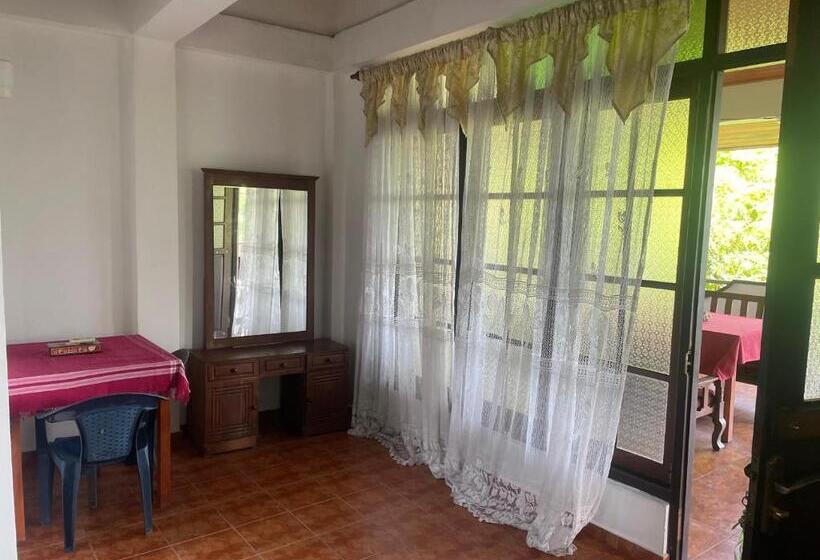 豪华海景房带阳台, Serendipity Beach Hotel Unawatuna