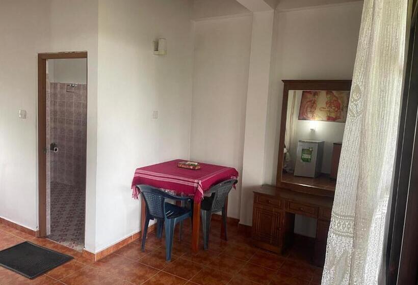 豪华海景房带阳台, Serendipity Beach Hotel Unawatuna