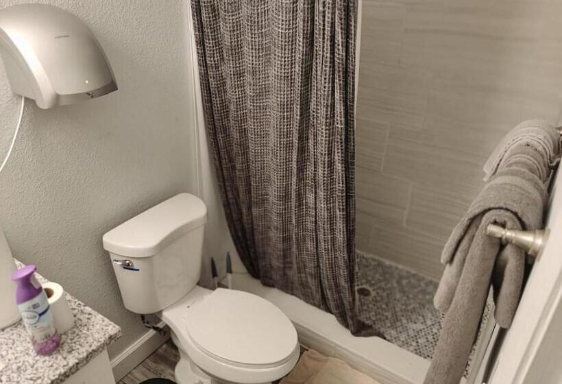 バス共有のスタンダードルーム, Roosevelt Inn