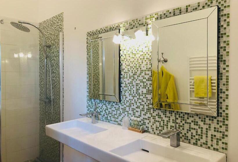 Номер Стандарт, Château Fauchey