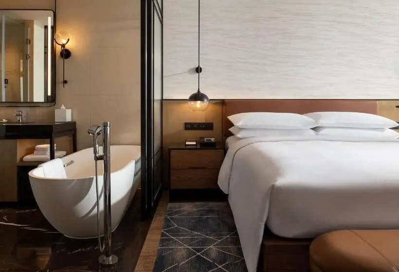 キングサイズベッドのスタンダードルーム, Sheraton Ningbo Xiangshan Resort