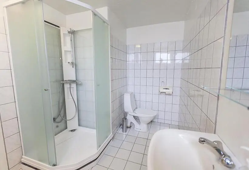 اتاق استاندارد چهارنفره با سرویس بهداشتی مشترک, Ljosafoss Lake Guest House