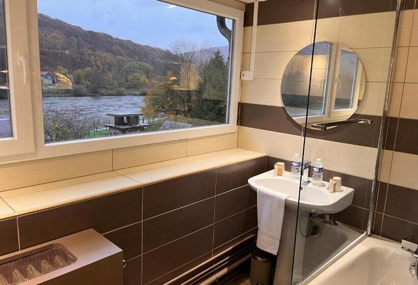 דירת שלושה חדרים, Le Clos Joli