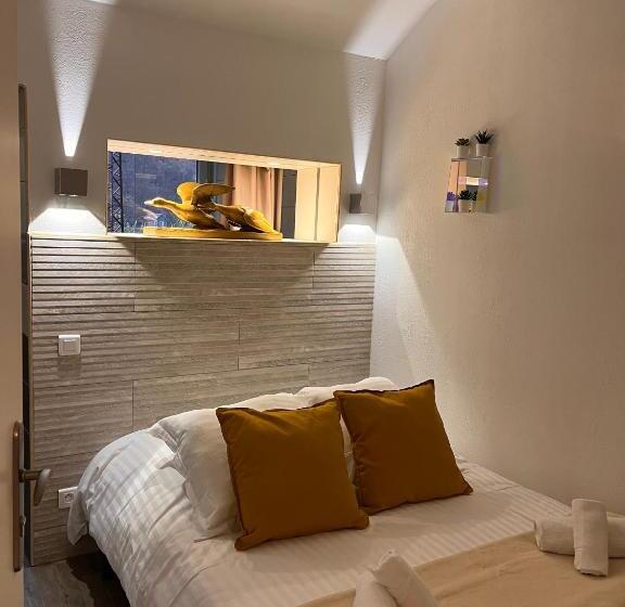 דירת שלושה חדרים, Le Clos Joli