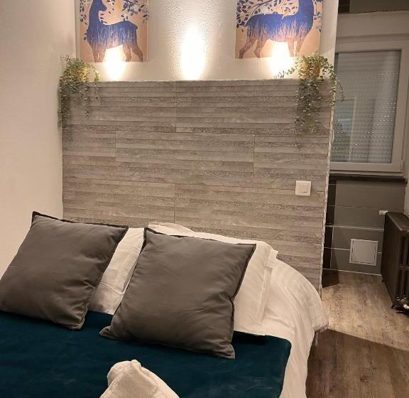 דירת שלושה חדרים, Le Clos Joli