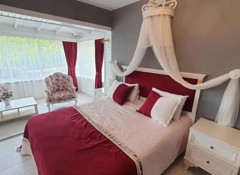 ガーデンビュースイート, Beyazev Buti̇k Otel Maşuki̇ye
