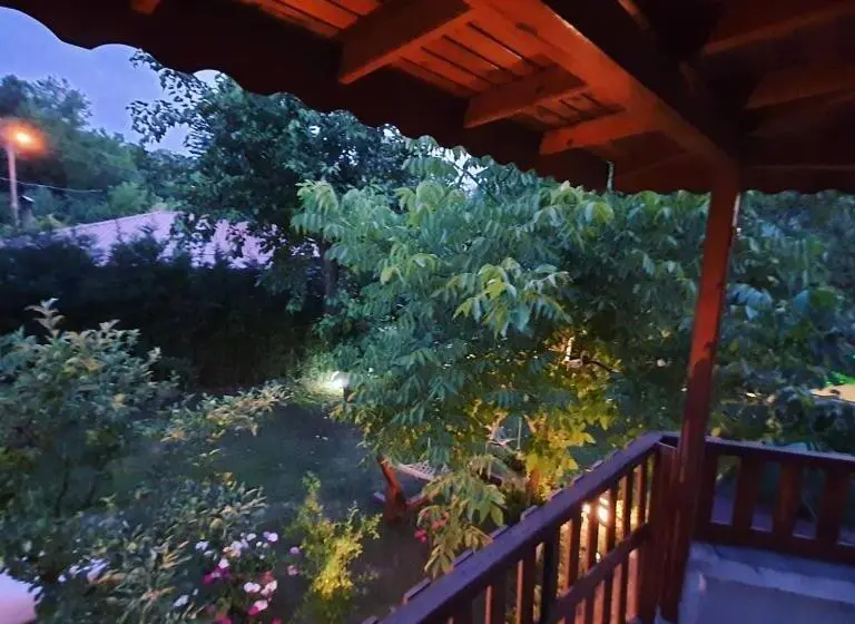 バルコニー付きスタンダードルーム, Beyazev Buti̇k Otel Maşuki̇ye