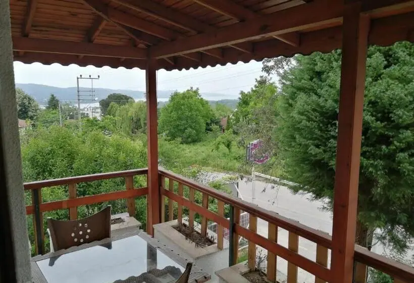 バルコニー付きスタンダードルーム, Beyazev Buti̇k Otel Maşuki̇ye