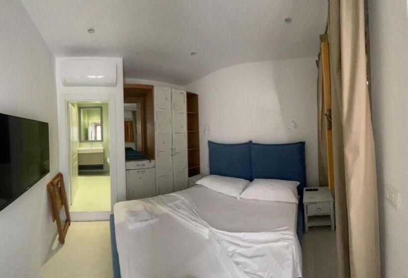 اتاق عادی, Luna