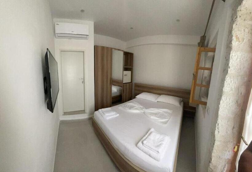 اتاق عادی, Luna