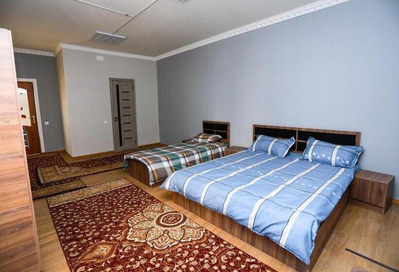 اتاق خانوادگی, Ali Hostel