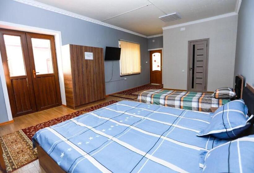 اتاق خانوادگی, Ali Hostel